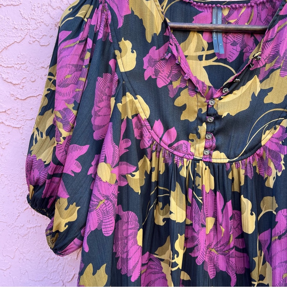 Anthropologie Drapey Henley Blouse Buttons Floral Pink Gold Size Medium